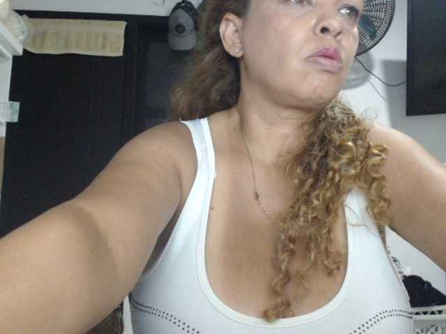 Емитовање снимка екрана BustyAngela