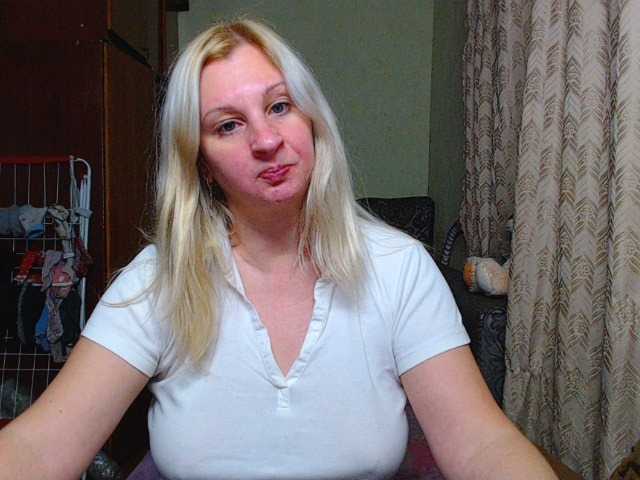 Фотографије BustyBlondy