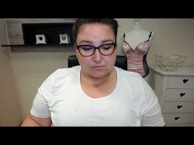 Емитовање снимка екрана bustyLEXX