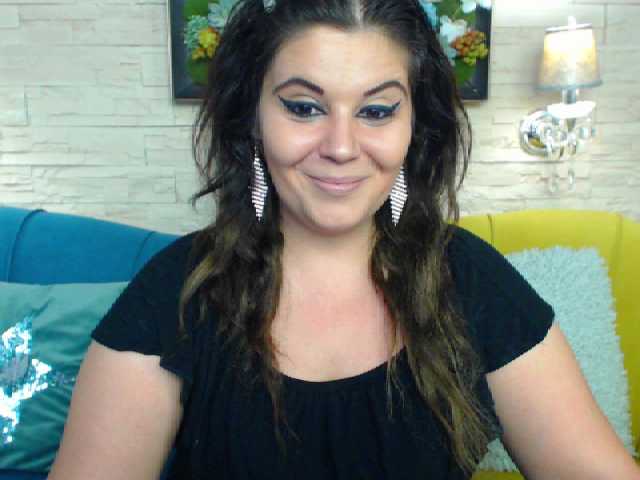 Емитовање снимка екрана BustySarrah