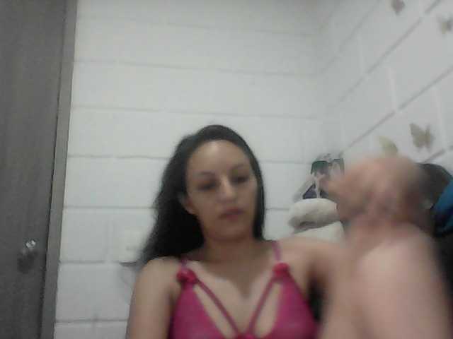 Фотографије carito11 Hi there . I will undress and make squirt in public, my sister and her husband sleep 1000 tokens