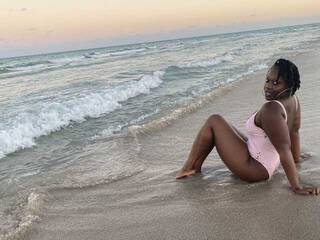 Еротски видео цхат CeeCeeBBR