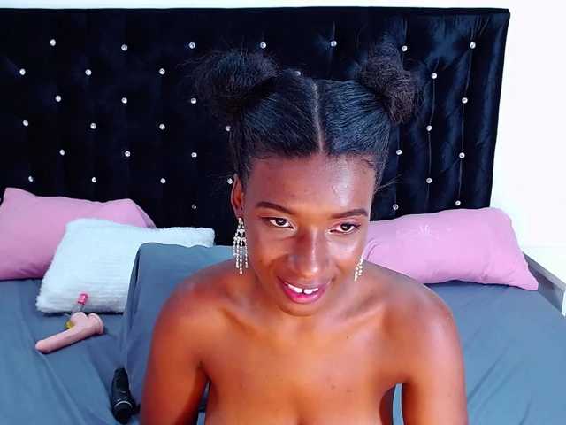 Фотографије ChannelJames Next goal: 555 //!!! Show #ebony boobs and #Bigass with a lot of oil !!I have now to start 50 // !!!I just need 505