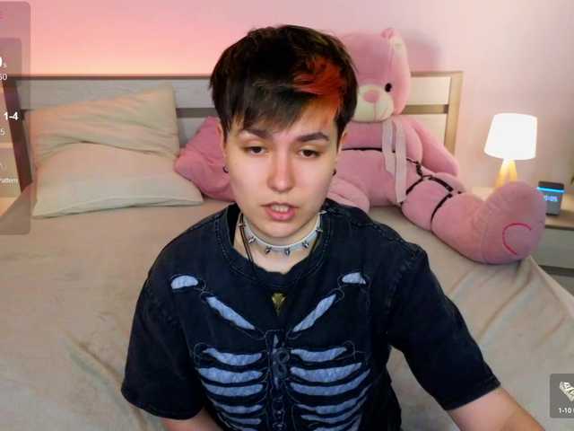 Емитовање снимка екрана CharlieeAdams