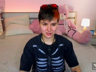 Еротски видео цхат CharlieeAdams