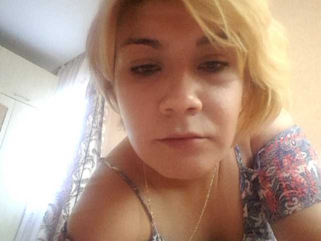 Емитовање снимка екрана CharlotteAce