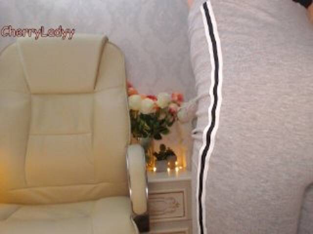 Емитовање снимка екрана CherryLadyy