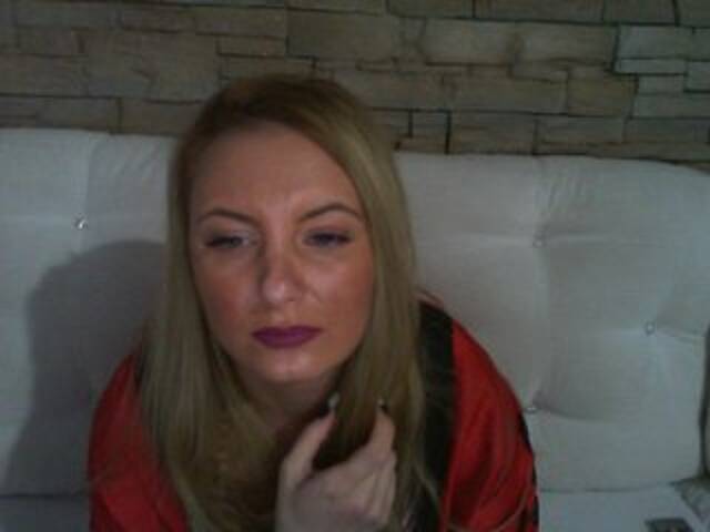 Емитовање снимка екрана ChristinaHotX