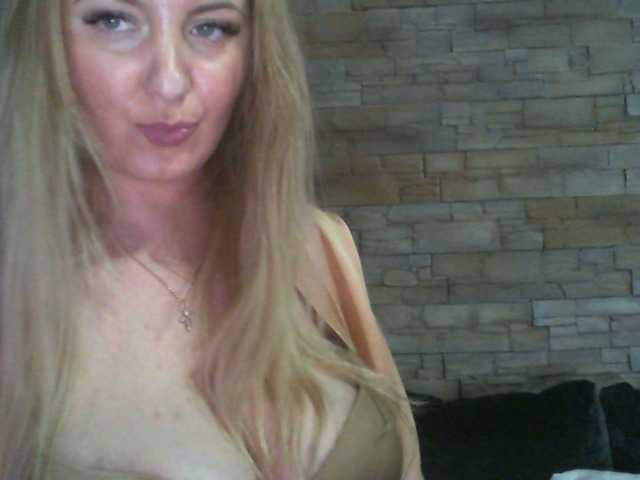 Емитовање снимка екрана ChristinaHotX