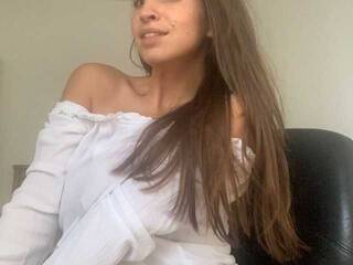 Еротски видео цхат Cinnamonbae