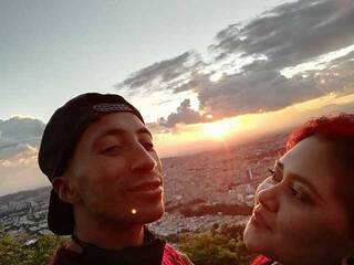 Еротски видео цхат Cora-Andre