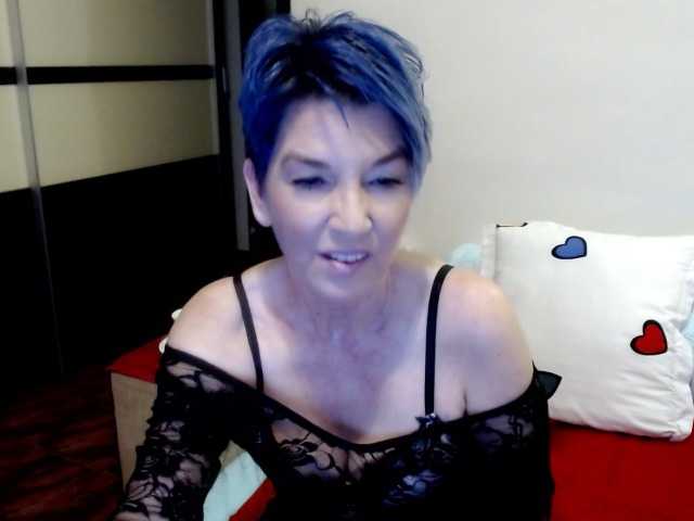 Фотографије cornycamelia Welcome guys to my room ,Hoot Cougar play with me and lest cum toghter