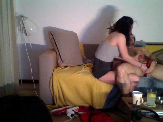 Емитовање снимка екрана Coronajunkies