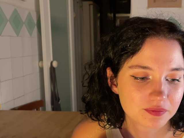Емитовање снимка екрана curlymary