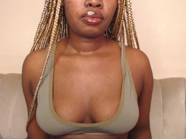 Емитовање снимка екрана Curvyblaire18