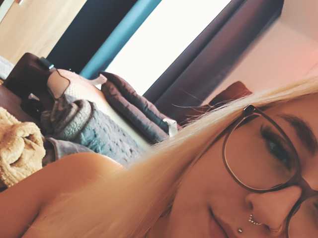 Слика профила Curvymelli97
