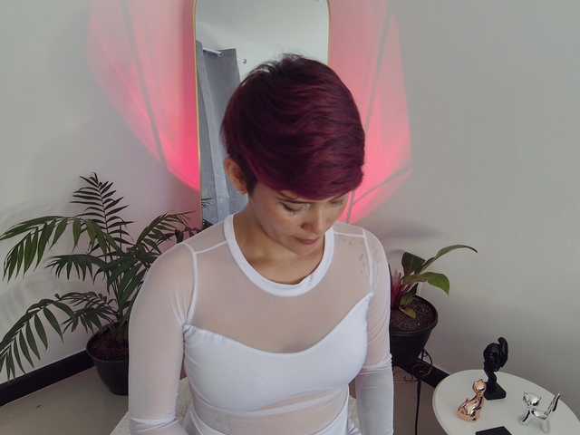 Емитовање снимка екрана DannaCartier