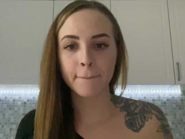 Емитовање снимка екрана DarinaCrown