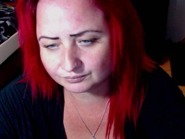 Емитовање снимка екрана KinkyDomina