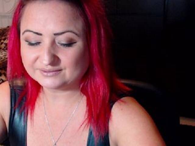 Емитовање снимка екрана KinkyDomina