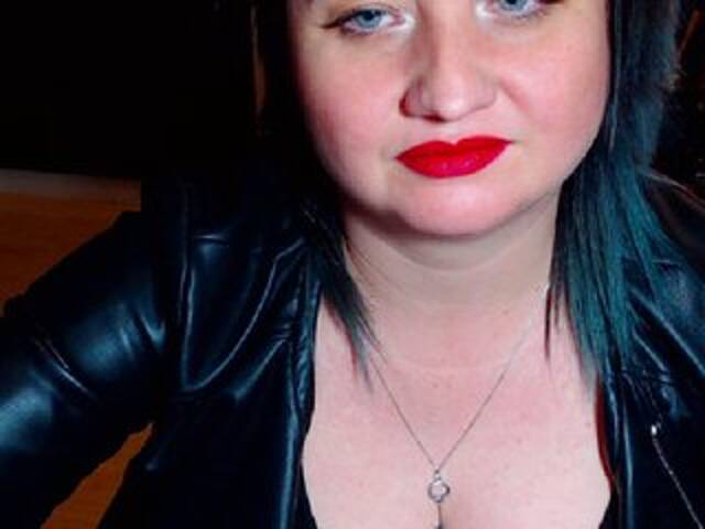 Емитовање снимка екрана KinkyDomina