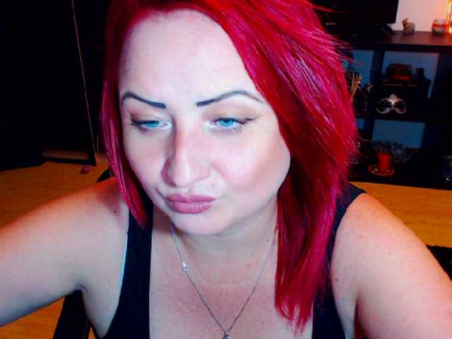 Емитовање снимка екрана KinkyDomina