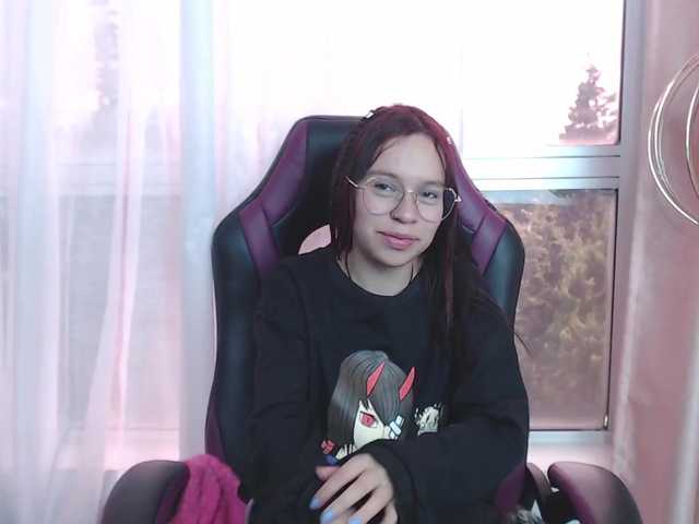 Фотографије Deisy-21 Welcome to my cute room ♥ the goal is : Play pussy to see me naked are @total so far come on @sofar help me complete the rest @remain ♥♥