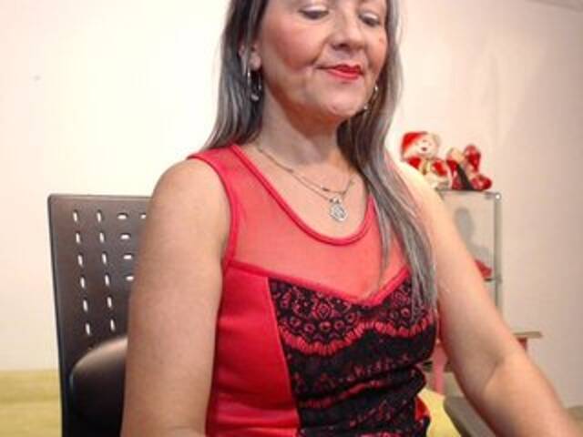 Емитовање снимка екрана SquirtNstyGrl