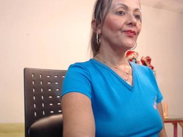 Емитовање снимка екрана SquirtNstyGrl