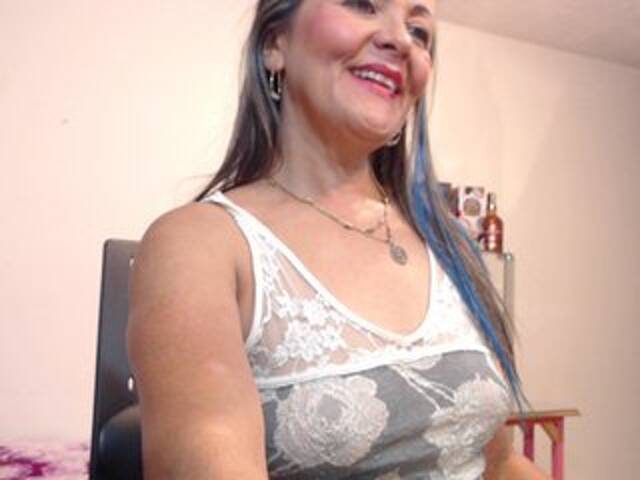 Емитовање снимка екрана SquirtNstyGrl