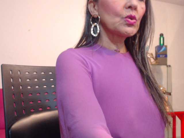 Емитовање снимка екрана SquirtNstyGrl