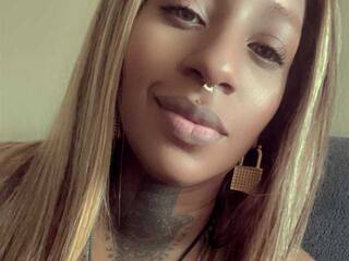 Еротски видео цхат DomCherrired