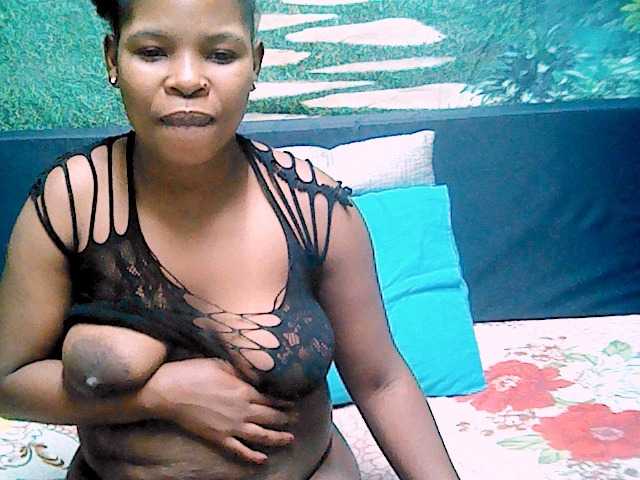 Фотографије ebonygold92 hlw everyone lets have funs guys mess my room with tokens thank u....