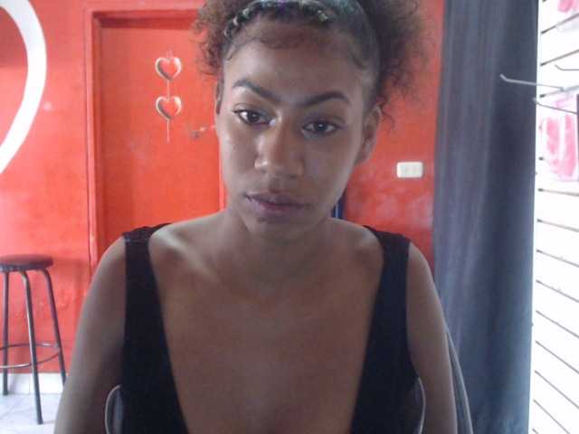 Емитовање снимка екрана EBONYMOM