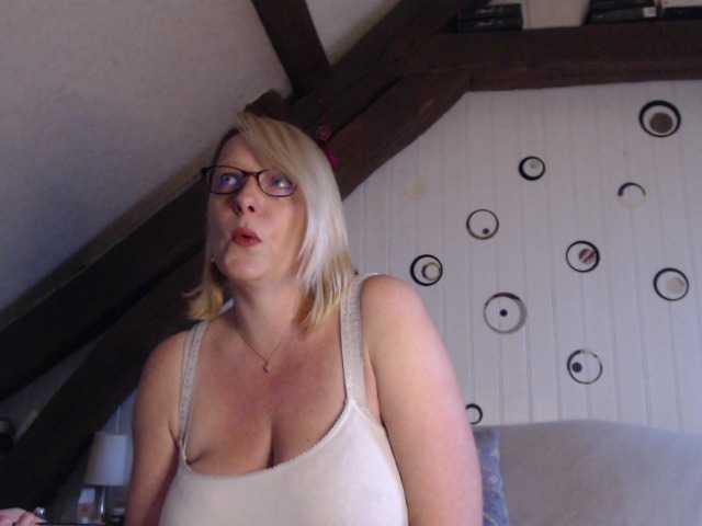 Емитовање снимка екрана EleannaRose