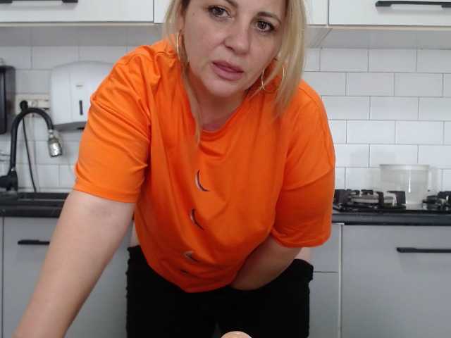 Фотографије EllaSwan #mommy#milf#mature#bigass#bigboobs# @total squirt at goal @total @sofar @remain