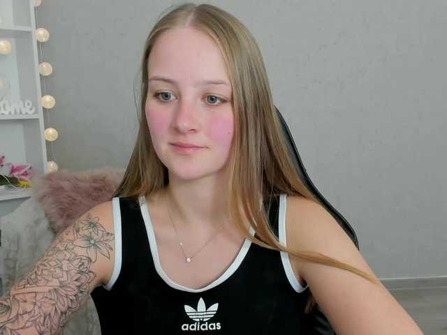 Фотографије ElsaJean18 welcome here guys in my room lets have fun more #teen #lovense #18 #dildo #squirt