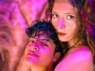 Еротски видео цхат MiaAndAlex