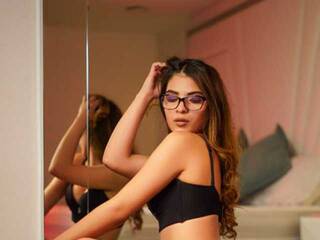 Еротски видео цхат Emili-Roose