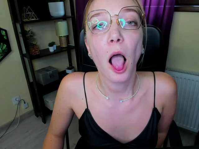 Емитовање снимка екрана EmillyExtasy