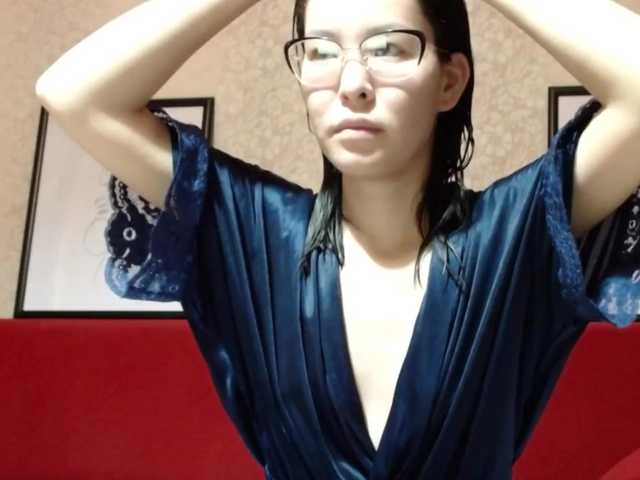 Фотографије EmmaVole Hey guys!:) Goal- #Dance #hot #pvt #c2c #fetish #feet #roleplay Tip to add at friendlist and for requests!
