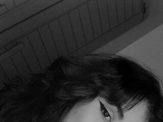 Еротски видео цхат Emyli-rousse-