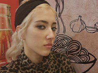 Еротски видео цхат eroticblondiee