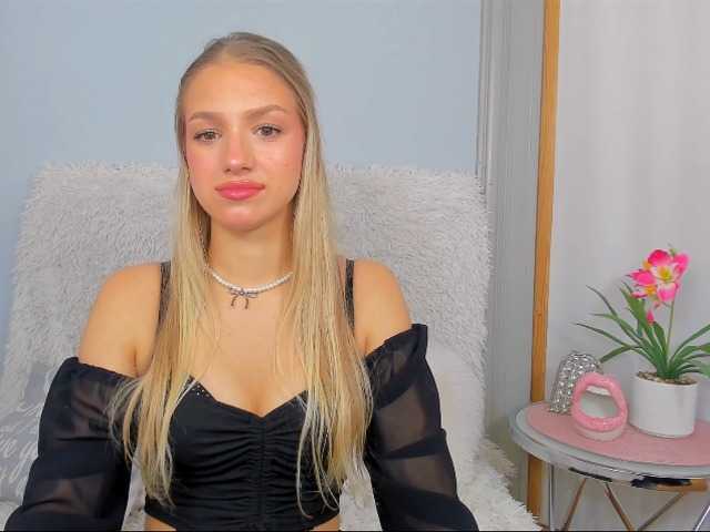 Фотографије EvetteCute hey love ! do u want spend time with me anymore? #young #horny #tits #naughty #bigass #feet #femdom #findom #hot #teen #naughty #lovense #cei #joi #blonde #c2c #cute