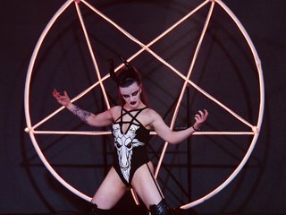 Еротски видео цхат FemdomWitch