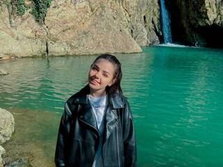 Еротски видео цхат Flora-69