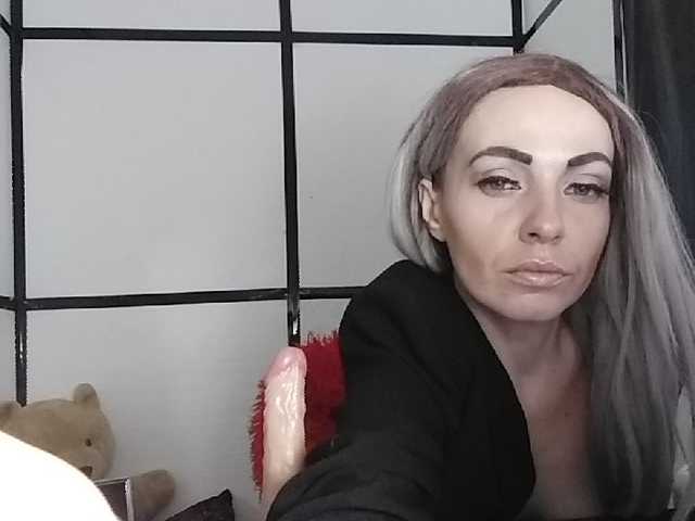 Емитовање снимка екрана FrauleinRina