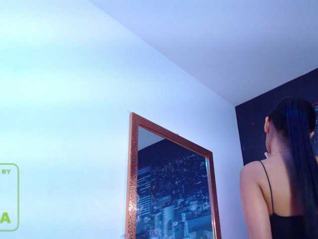 Фотографије hailyscot hello welcome to my living room #IamColombian #21years #brunette #longhair #naturalbody #single #height1.58 my god # blackeyes #smalltits