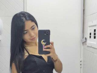 Еротски видео цхат HelenaCyrus