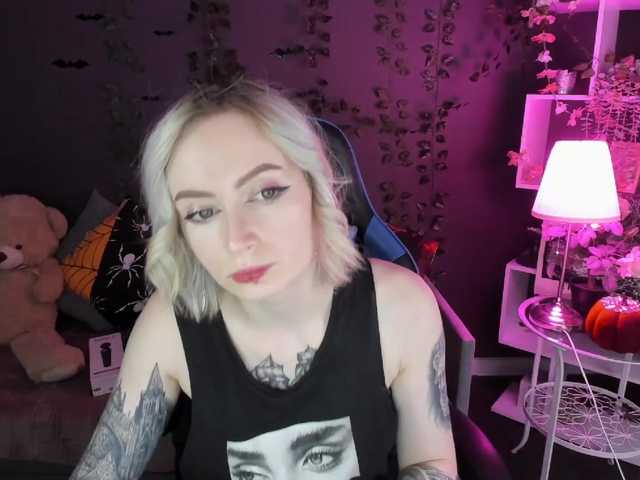 Фотографије HelenCarter lets play hehe :D tip menu and pvt open! #tattoo #blond #ohmibod #anal #french